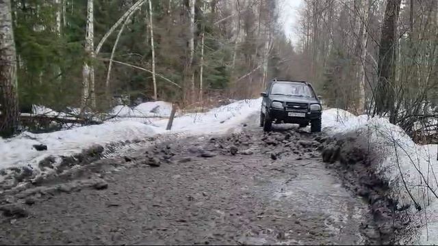 УАЗ и Шеви проходят ледяную грязь