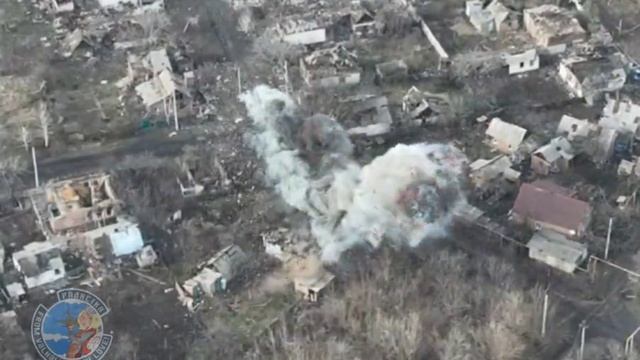 FPV-дрон самолётного типа «Молния» доставляет ТМ-62 в расположения украинских военнослужащих