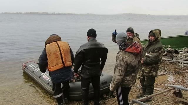 Водолазы РЖД на реке Волга у города Октябрьск