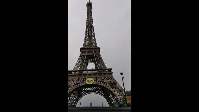 Driving a Ferrari California T in Paris
