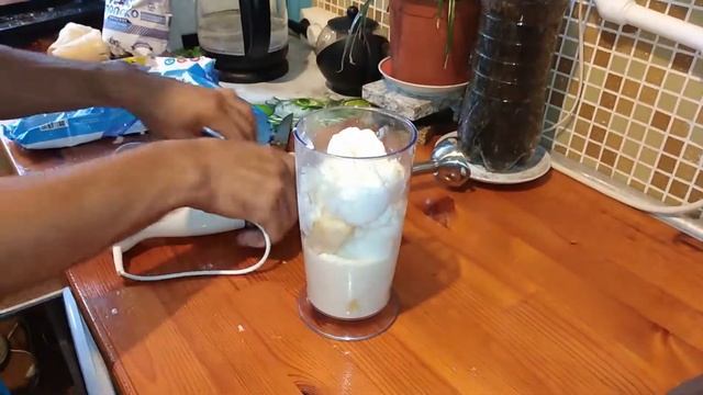 Молочный банановый коктейль Banana milkshake