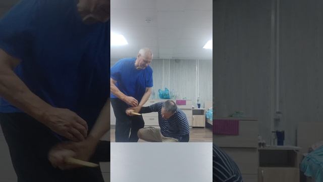 АТАКА НОЖОМ НА УРОВНЕ ПОЯСА ОТБОР,УДАР В ШЕЮ.