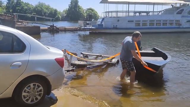 Моя первая построенная лодка, спуск на воду, север 380 из ПНД