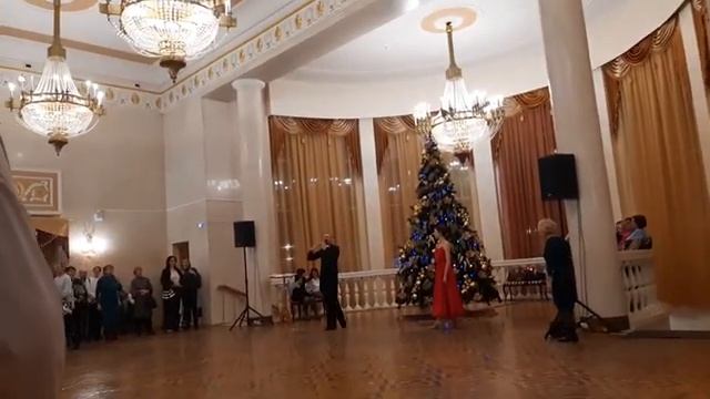 красиво танцуют #Вальс... Как мы отпраздновали#Рождество.