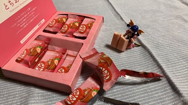 Stop Motion: comiendo kitkat fresa