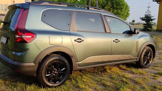 Dacia Jogger Cedar Green 2023 First Look