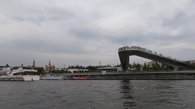 На лодке в центр Москвы.