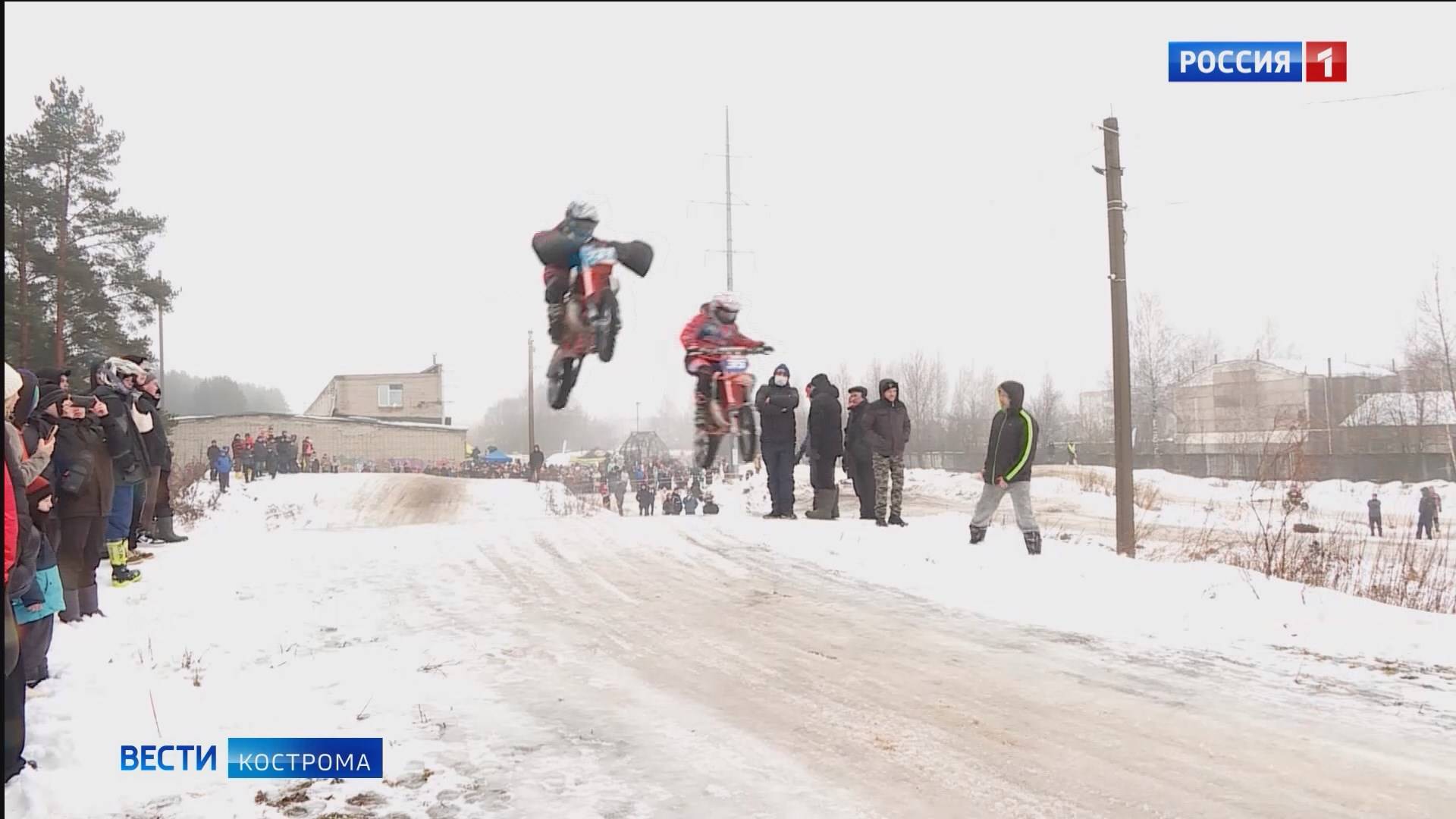 Мотогонщики – от мала до велика – покоряли скользкую трассу в Костроме