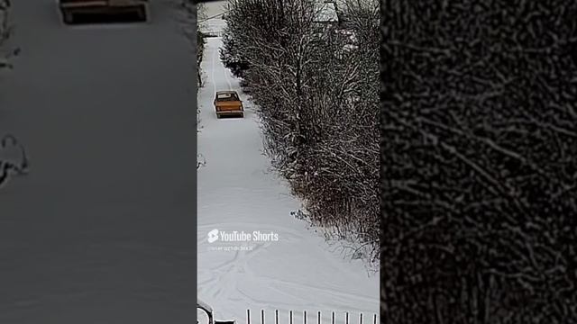 запорожец по неглубокому снегу)