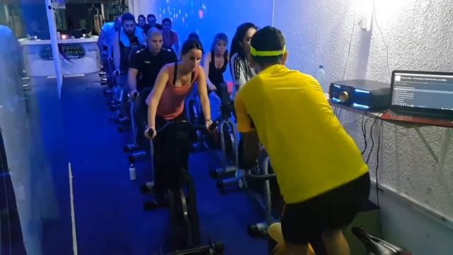 Aburrido del ciclismo indoor tradicional? Bailá arriba de la Bici con Zbike