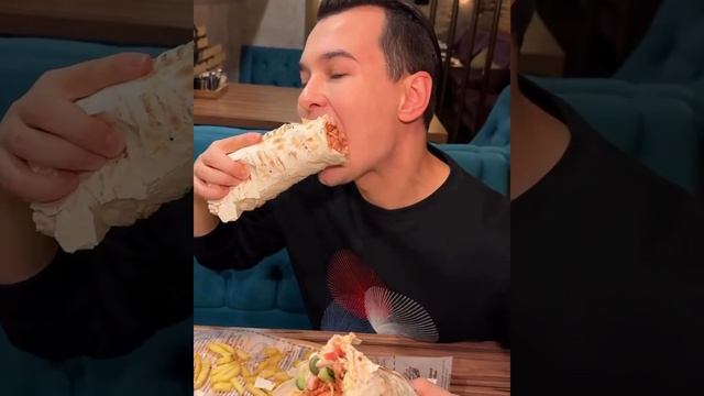 Антошка Беккужев видимо любитель больших размеров 🤭😅

Подпишись на Дом-2