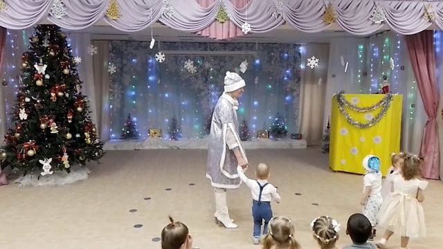 Новогодний праздник для малышей 2 лет