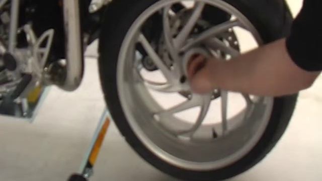 Motorradheber Heck/Hinten an einer BMW R1200S Einarmschwinge von Kern-Stabi-Motorradtechnik