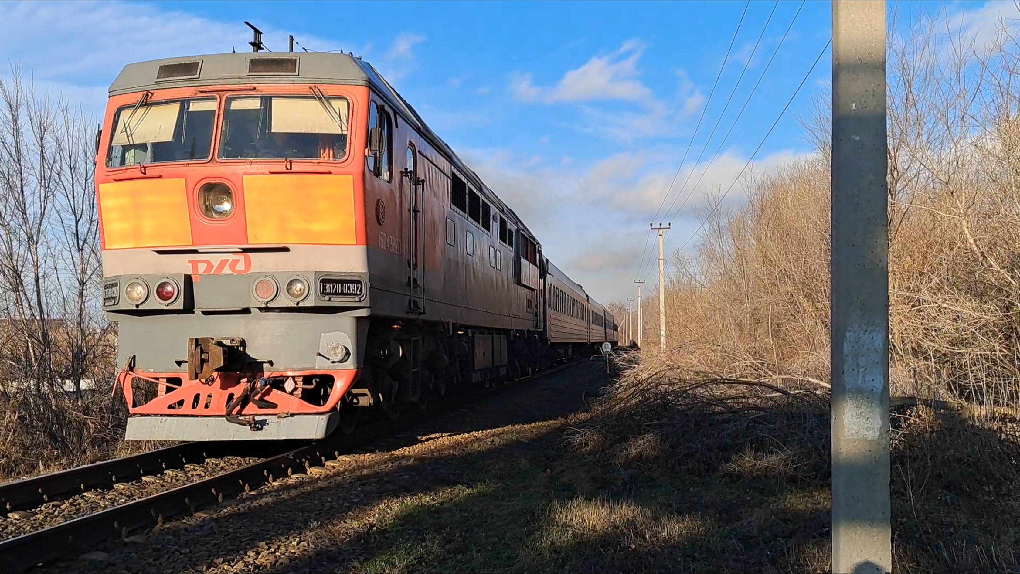 "ТАПОК"Тепловоз ТЭП70-0392 с  поездом Москва-Волгоград следует по перегону Арчеда-Калинино