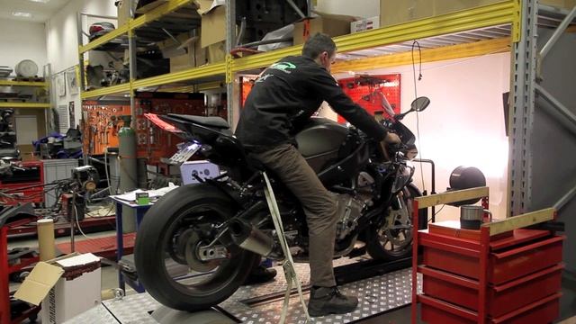 BMW S1000RR dyno from stock to full Akrapovic