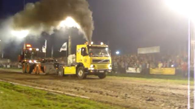 Truckpulling Team van Dijk Volvo Almkerk 2014 pull2