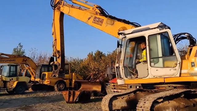 Déchargement Liebherr 934 Litronic