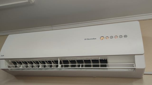 Кондиционер Electrolux EACS-18HL/N3/ln