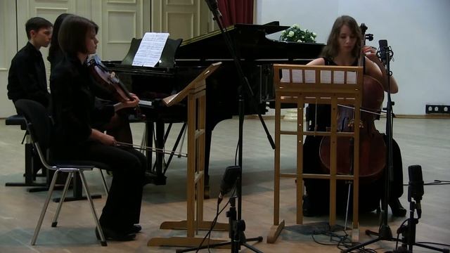 Дали Гуцериева, 8 декабря 2015 ЦМШ В.А. Моцарт, Трио до мажор для фортепиано, скрипки и виолончели