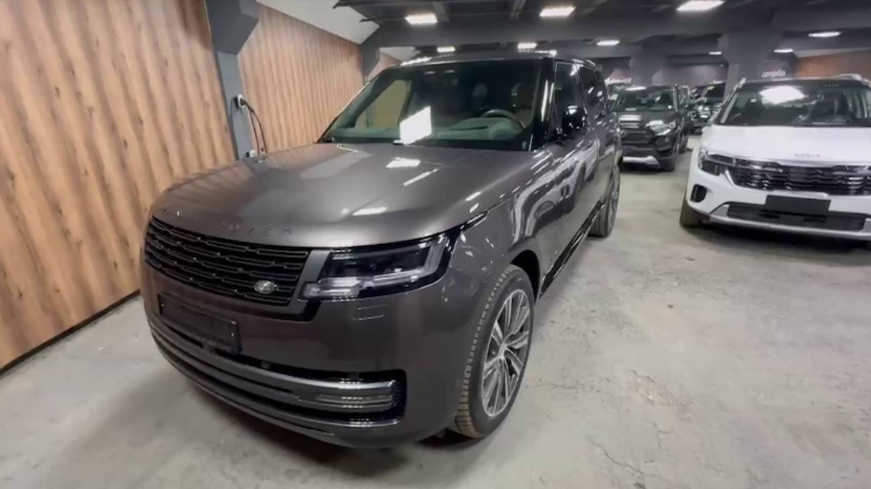 В Воронежском салоне CarsPlus доступен к покупке Range Rover 👇