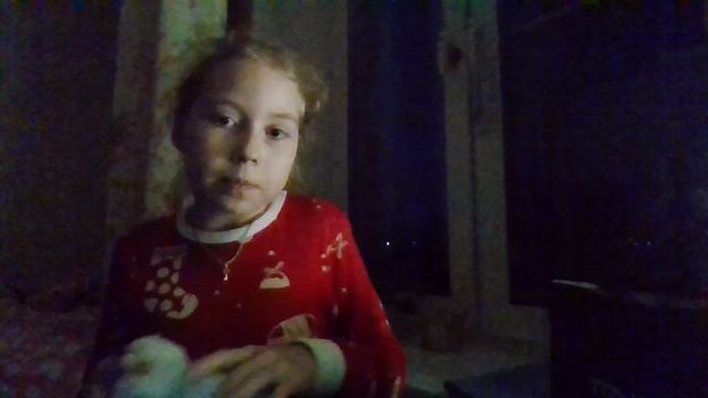 Смотрю что у Милки в коробке