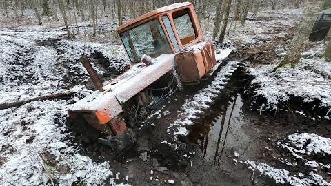 Тяжёлая эвакуация ДТ75 Болотник. Всё оказалось не так просто