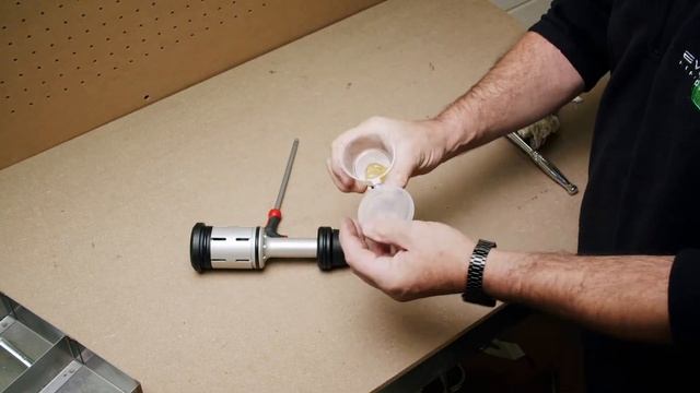 How to Install EP Rear Spindle Bobbin | Evotech Performance