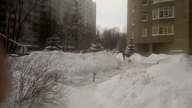 Сугробы в Москве