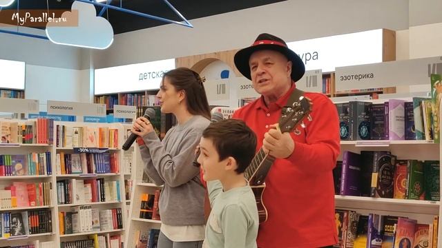 Композитор Григорий Гладков с дочерью спел песню "Живописцы"