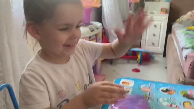 Фиолетовый слайм с блестками | Играем в слайм | Playing with slime | Shine slime #slime