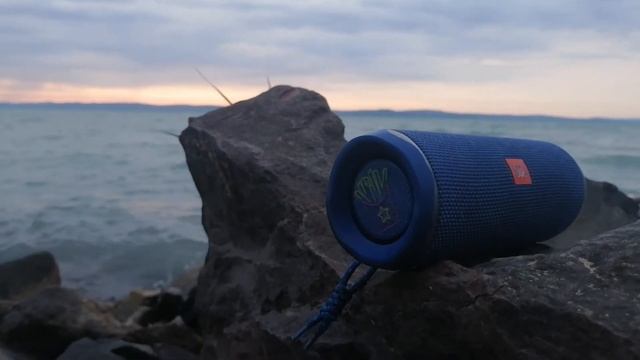 Jbl flip 4 outdoor video on vacation (normal mode) (80%volume)