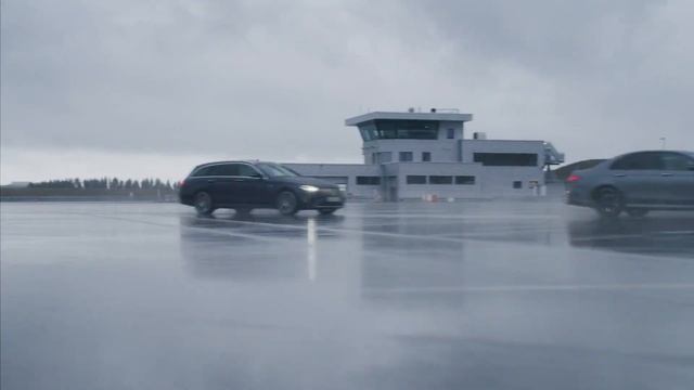 The new Mercedes-Benz AMG E 53 Limousine and Estate Driving Video