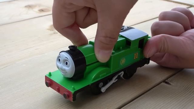 Поезд Титипо и паровозик Томас ☆ Паркинг на станции Тайо