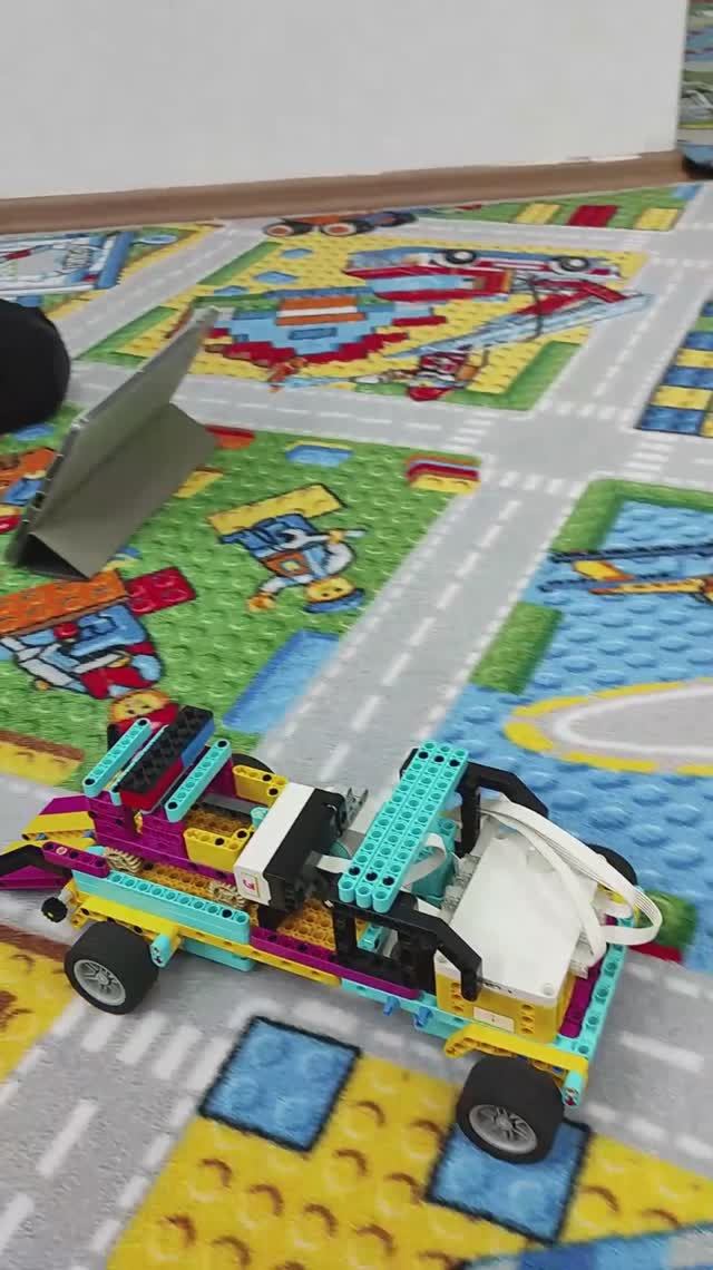 Модель "Эвакуатор". LEGO Spike