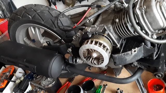 peugeot kisbee 50ccm 4takt zylinder Kolben koplett 1.part
