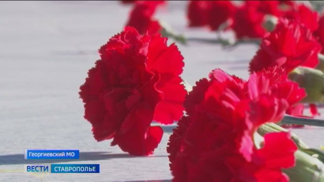 Памятную доску в память о подвиге железнодорожников установили в Георгиевске