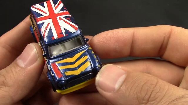 Hot Wheels 1967 Austin Mini Van Review 1:64