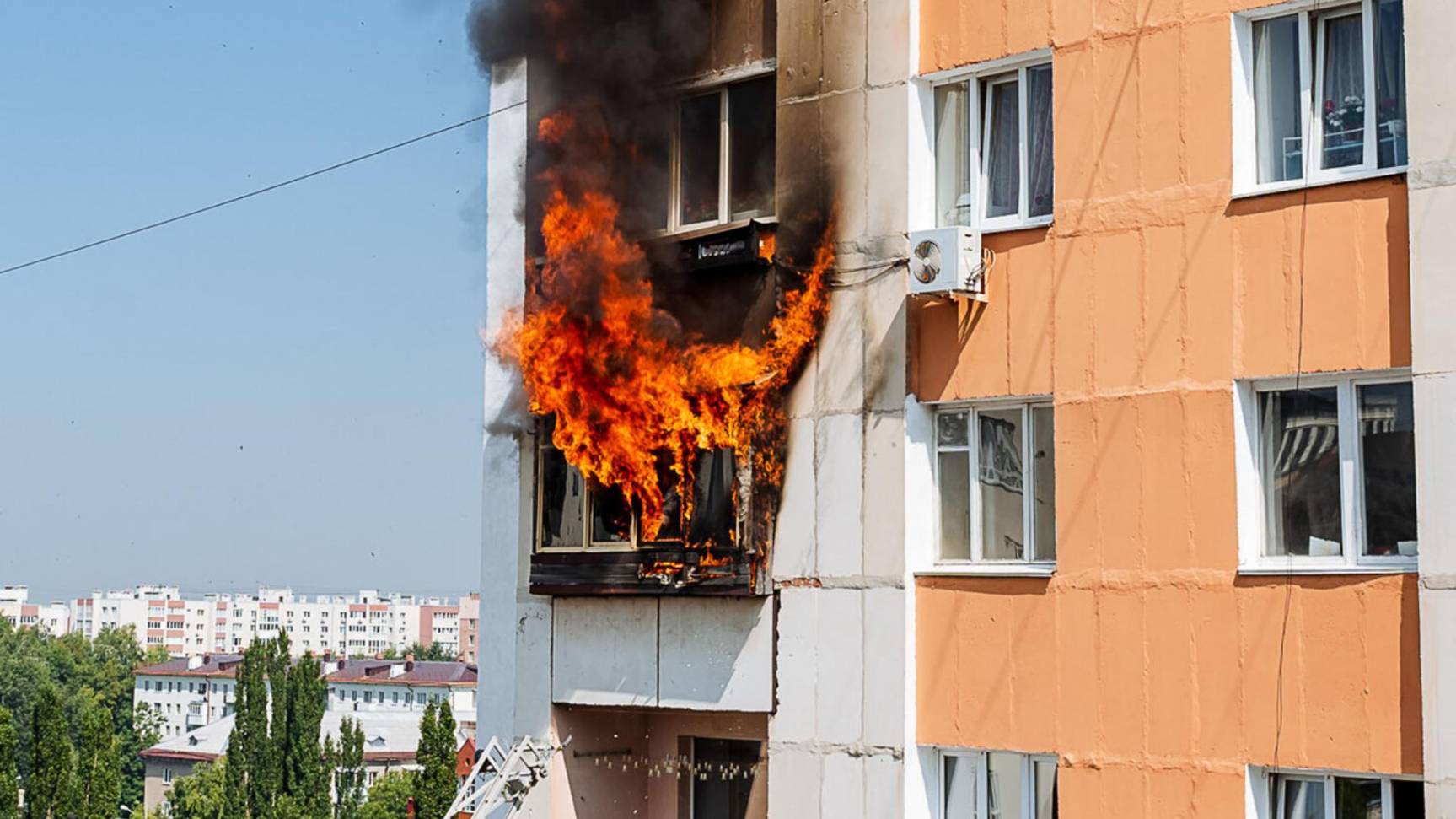 В Ленобласти мужчина устроил пожар в арендованной квартире из-за ссоры с девушкой