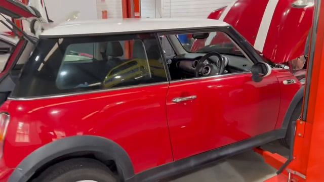 How to fix an engine overheat problem in this Mini Cooper S, at Temby Auto Service. 9439 7574