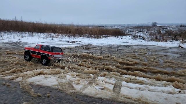 Размесил  заснеженную лужу на Blazer K5