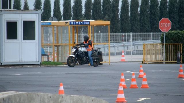 Ominięcie przeszkody na egzaminie kat. A w WORD Wrocław