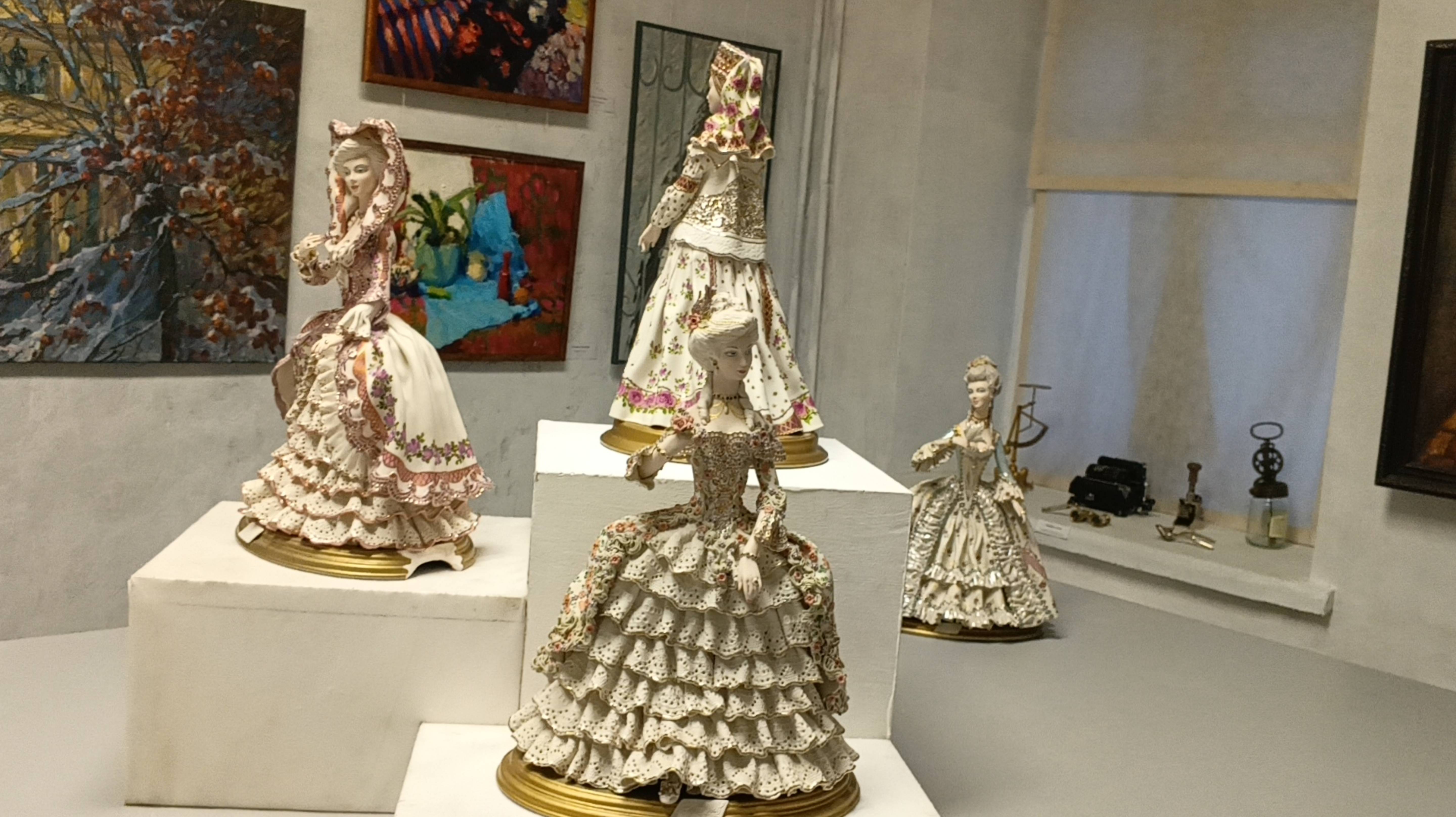 Прогулки по Москве. Выставка фарфоровых кукол и старинных предметов в Центре искусств "Флигель"