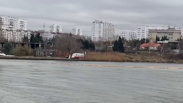 ⚡️ Спасательная служба Севастополя совместно с Морспасслужбой установила боновые заграждения