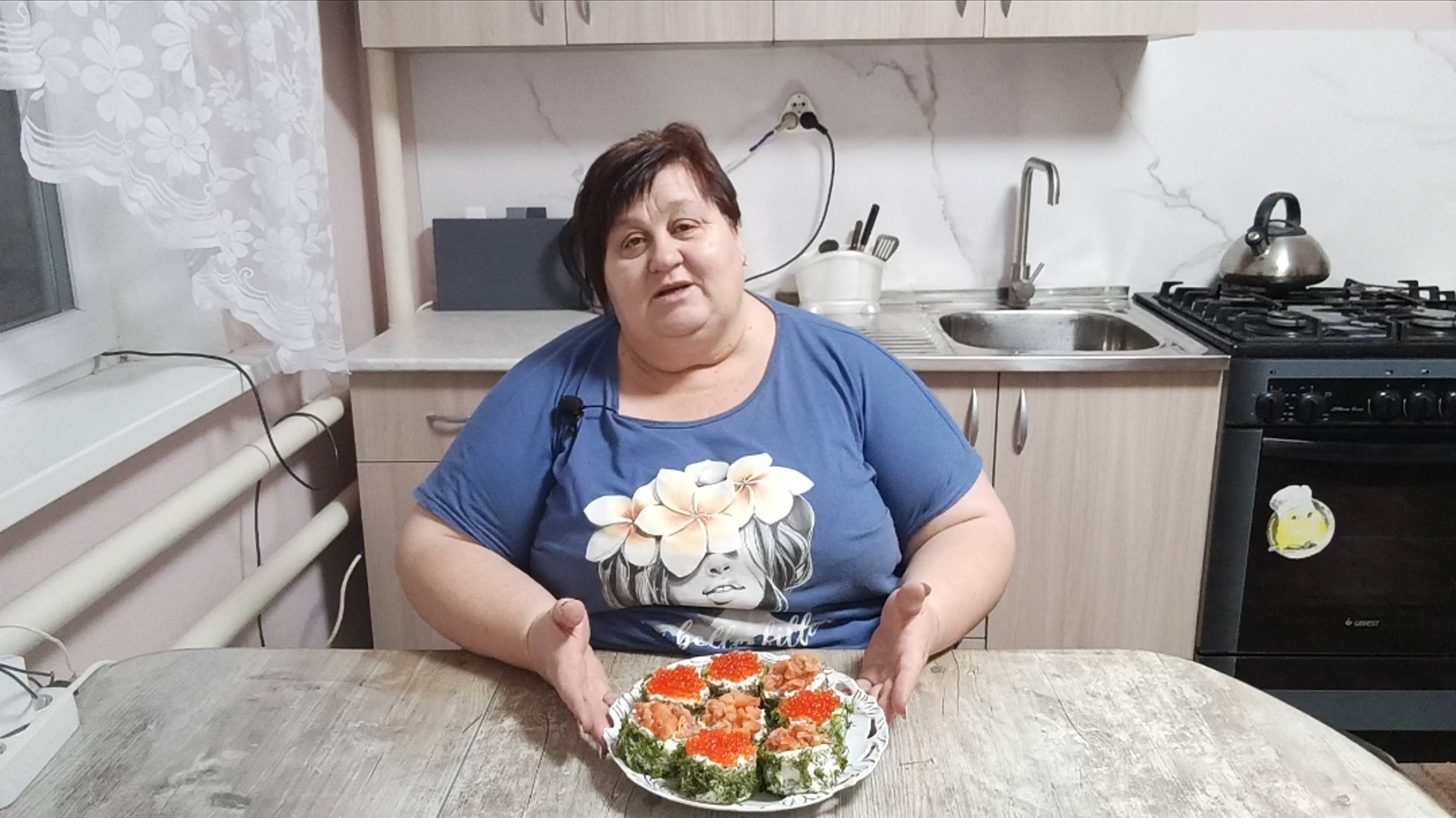 ФУРШЕТ НА ПРАЗДНИЧНАЯ ЗАКУСКА С КРАСНОЙ ИКРОЙ И КРАСНОЙ РЫБОЙ.