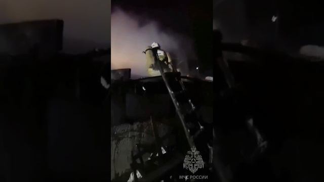 В Омской области сгорел гараж и баня