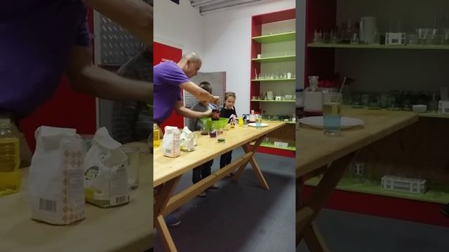 Экспериментаниум. Эксперимент с колой и ментос