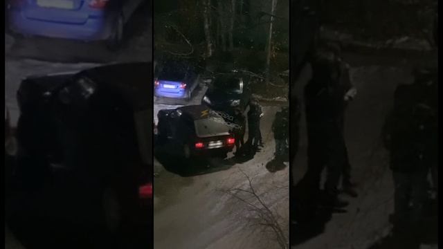 Сейчас на Рябикова дом 100 вот такие танцы и на всех плевать! Музыка орёт на весь двор😡 Это нормал