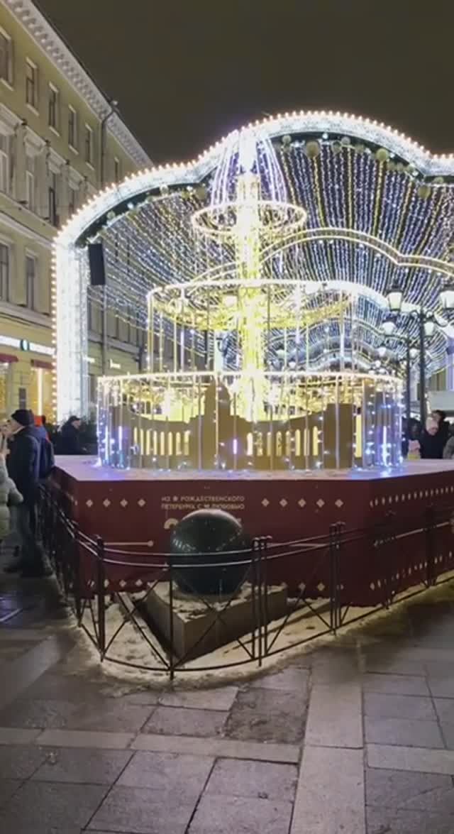 Фонтан "Вращающийся ШАР" на Углу Невского и Малой Садовой 💥НОВОГОДНИЙ Санкт-Петербург 2025 .