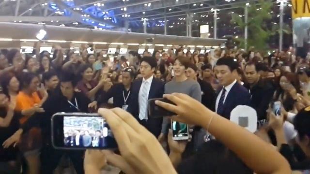 Fancam Kim Woo Bin @ Suvarnabhumi Airport THAILAND back to Korea 140406