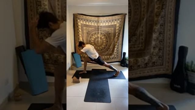 Vinyasa Flow com Rafa Verçosa 03.04 18h30